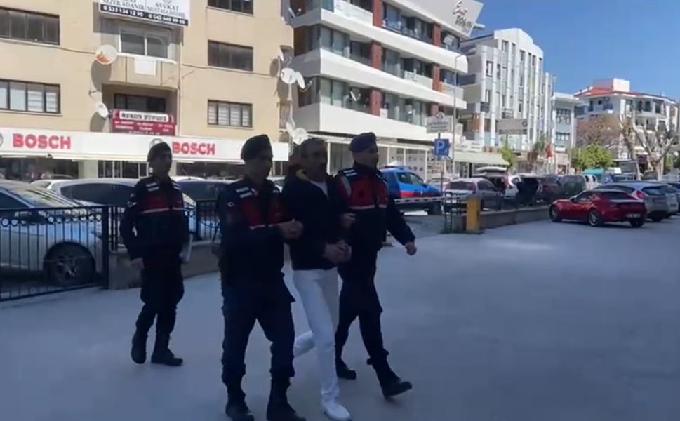 Eşini 20 balta darbesiyle öldüren zanlı Kuşadası'nda jandarmaya yakalandı