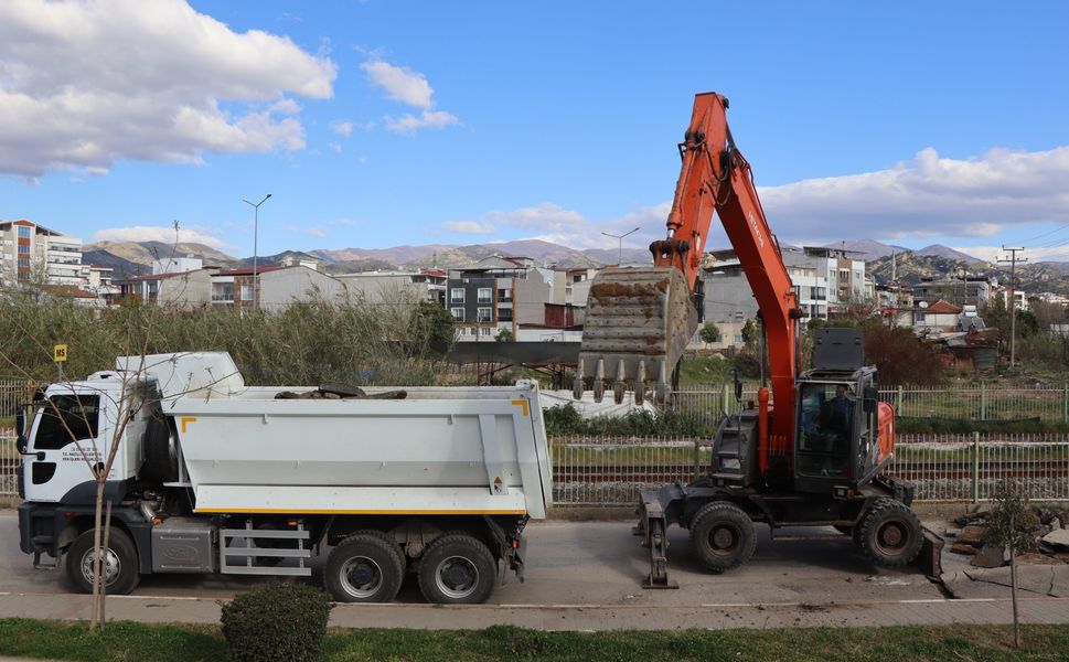 Nazilli'de yol çalışmaları sürüyor
