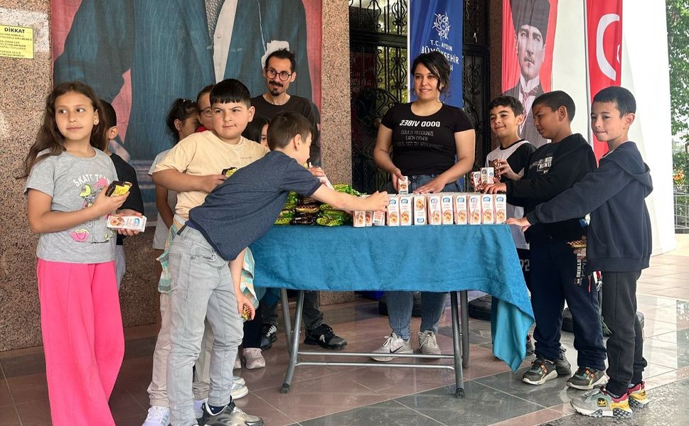 Aydın Büyükşehir Belediyesi çocukları tiyatro ile buluşturdu