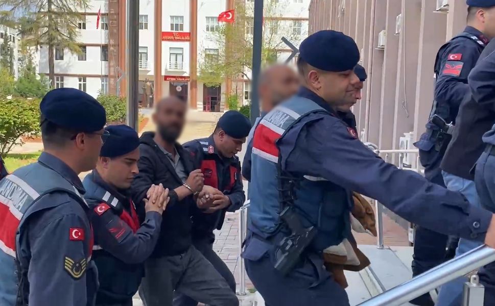 Kaçak üretim çiftliği ortaya çıktı: 5 bin kanatlı hayvan itlaf edildi