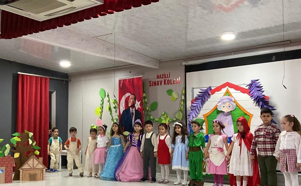Nazilli Sınav Koleji'nde İngilizce Gecesi: Eğitimdeki Kaliteyi Zirveye Taşıdı!