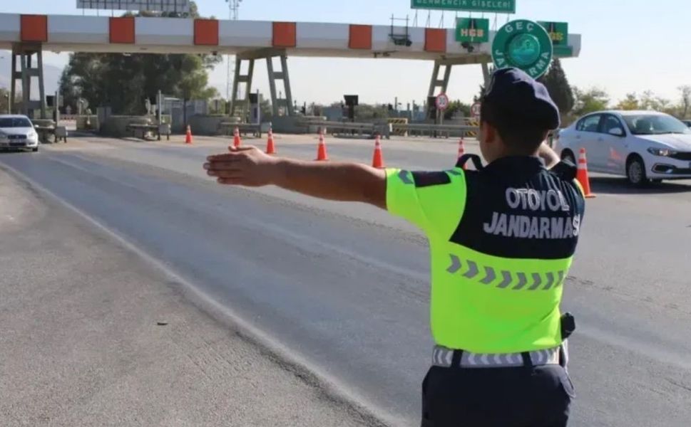 Aydın-İzmir Otoyolu'nda jandarmadan trafik denetimi