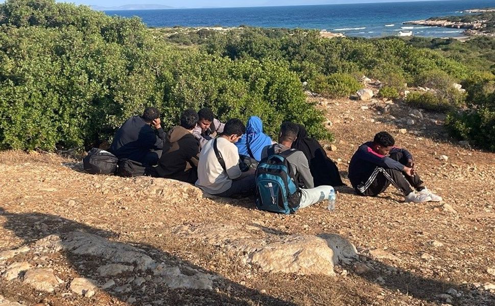 Didim’de 8 düzensiz göçmen yakalandı