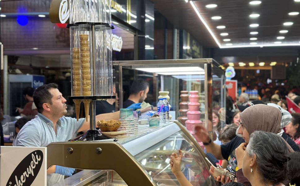 Nazilli’nin En Popüler Dondurmacısı: Seheryeli Maraş Dondurma