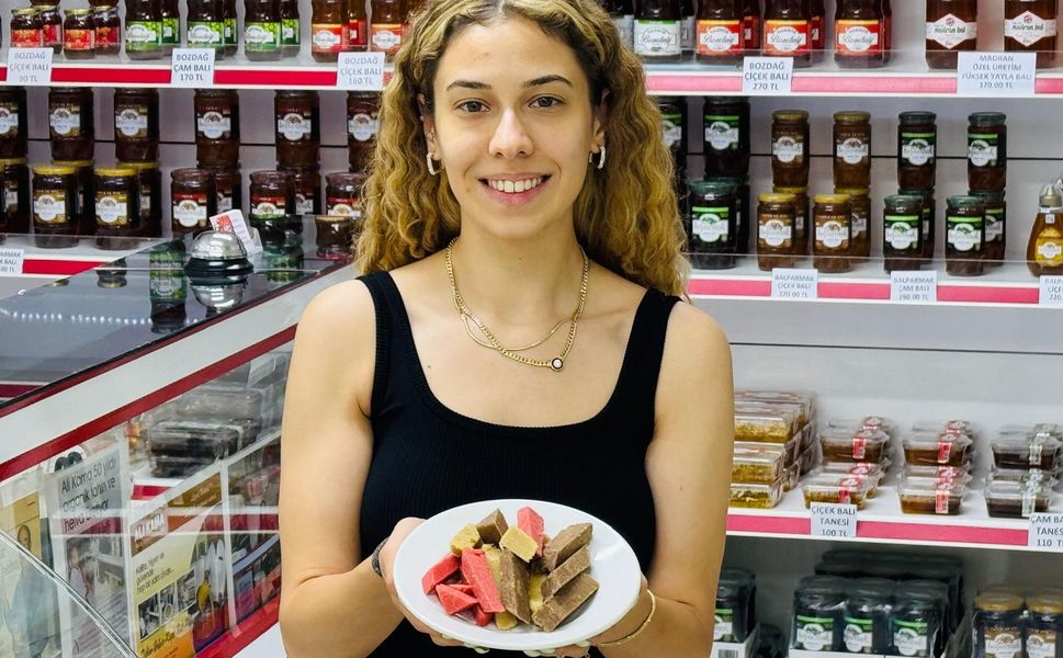Yazın vazgeçilmezi rengarenk yaz helvaları tezgahta