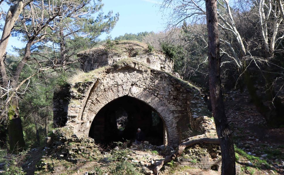 Zirveye gizlenmiş 900 yıllık manastır doğaseverlerin rotasına girmeye devam ediyor