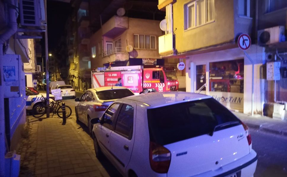 Evde düşen şahsın imdadına polis ve itfaiye ekipleri yetişti