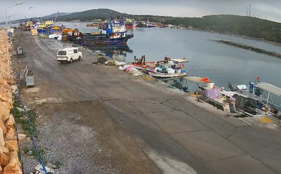 Direksiyon hakimiyeti kaybolan araç denize uçtu