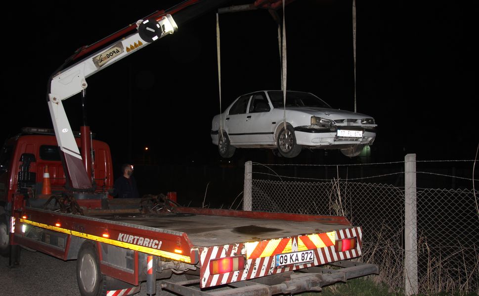 Aydın'da otomobil sulama kanalına uçtu: 2 yaralı
