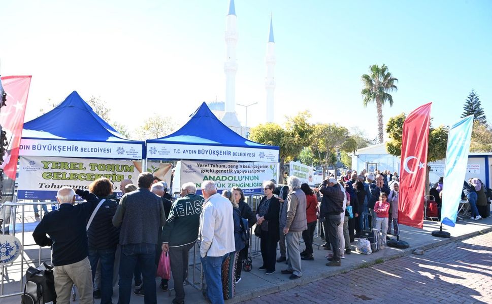 Büyükşehir'in ata tohumları Didim'de dağıtıldı