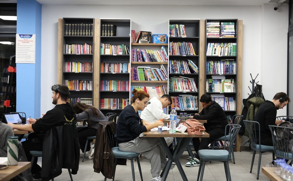 Başkan Çerçioğlu: Gençlerimizin eğitim yolculuğunda yanlarında olmaya devam edeceğiz