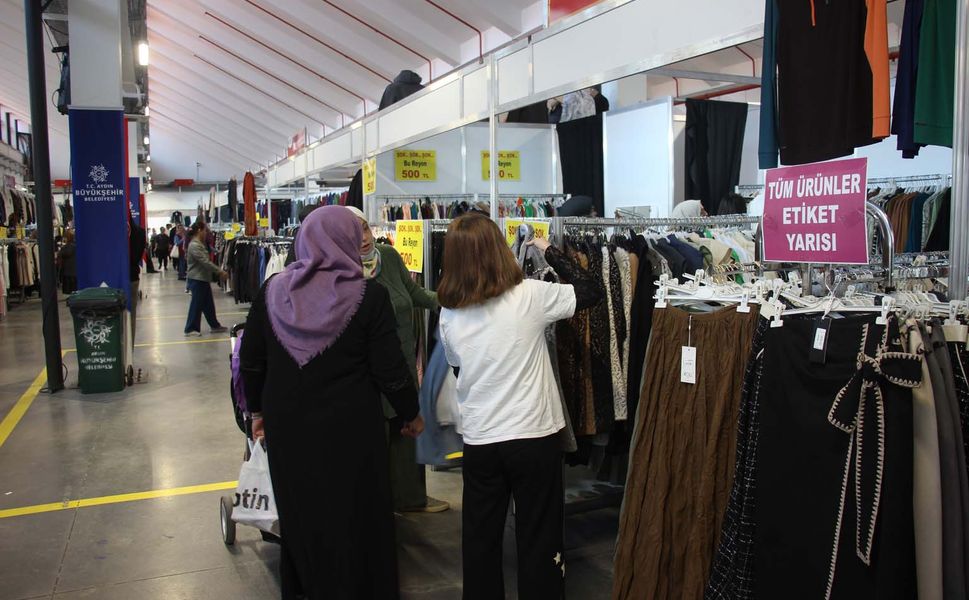 Aydın'daki giyim festivali yoğun ilgi görüyor
