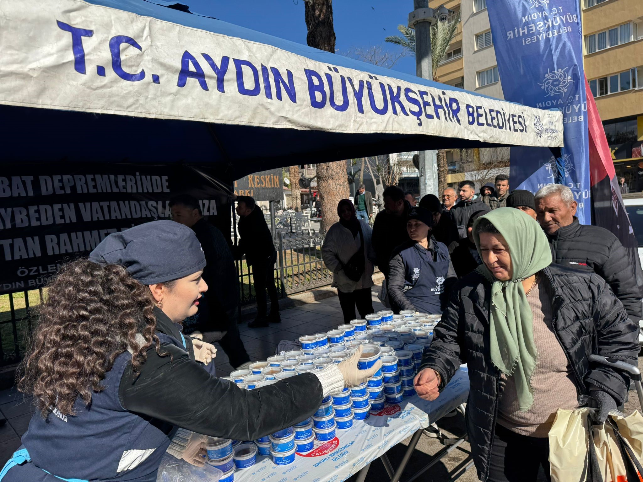 Aydın Büyükşehir Belediyesi 6 Şubat'ın Yıldönümünde Helva Hayrı Yaptı (4)