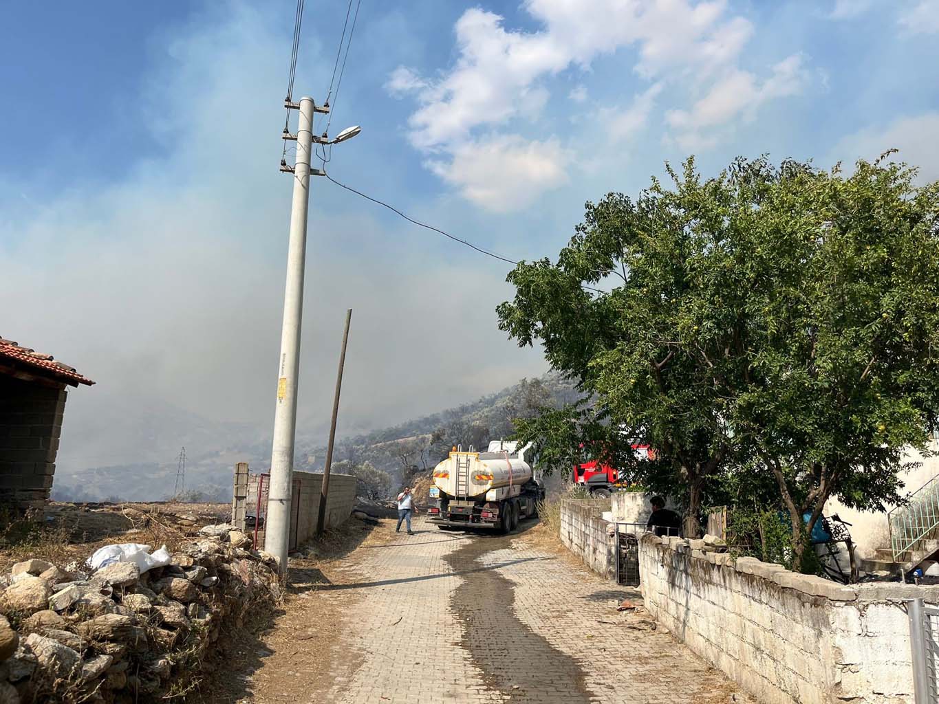 Aydın’da Alevler Evlere Sıçradı (2)