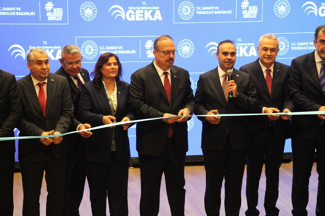 Bakan Kacır, Aydın'da 10 projenin toplu açılışını gerçekleştirdi