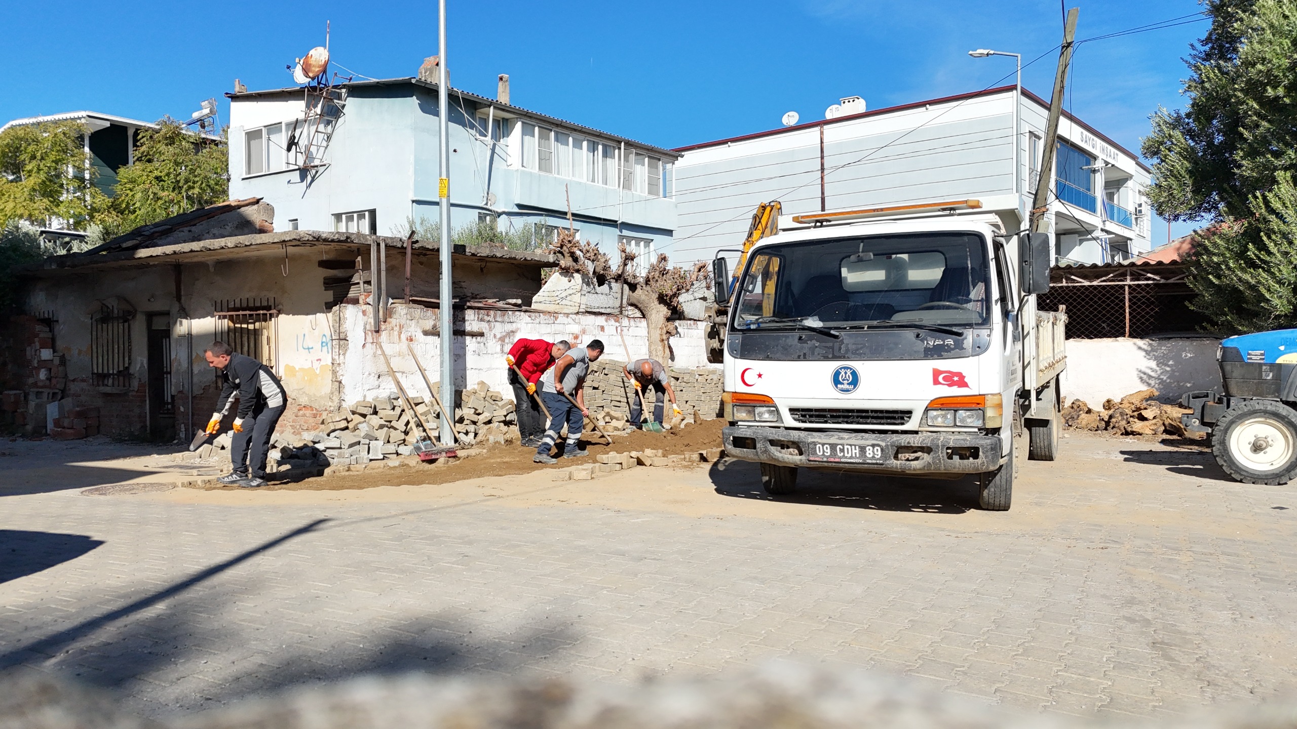 Aşağı Nazilli’de Yol Yenileme Çalışmalarına Hız Verildi (5)