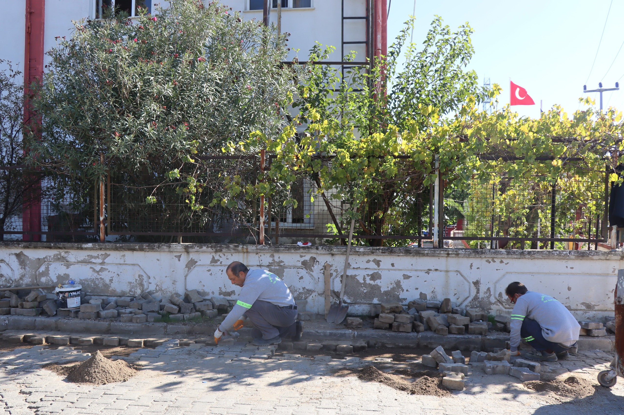 Aşağı Nazilli’de Yol Yenileme Çalışmalarına Hız Verildi (6)