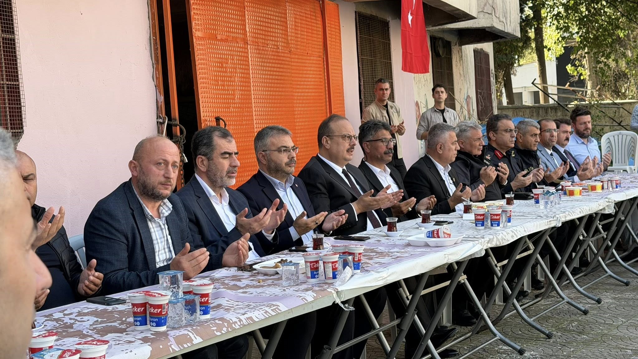 Romanlardan Ilıcabaşı'nda Hayır Yemeği (4)