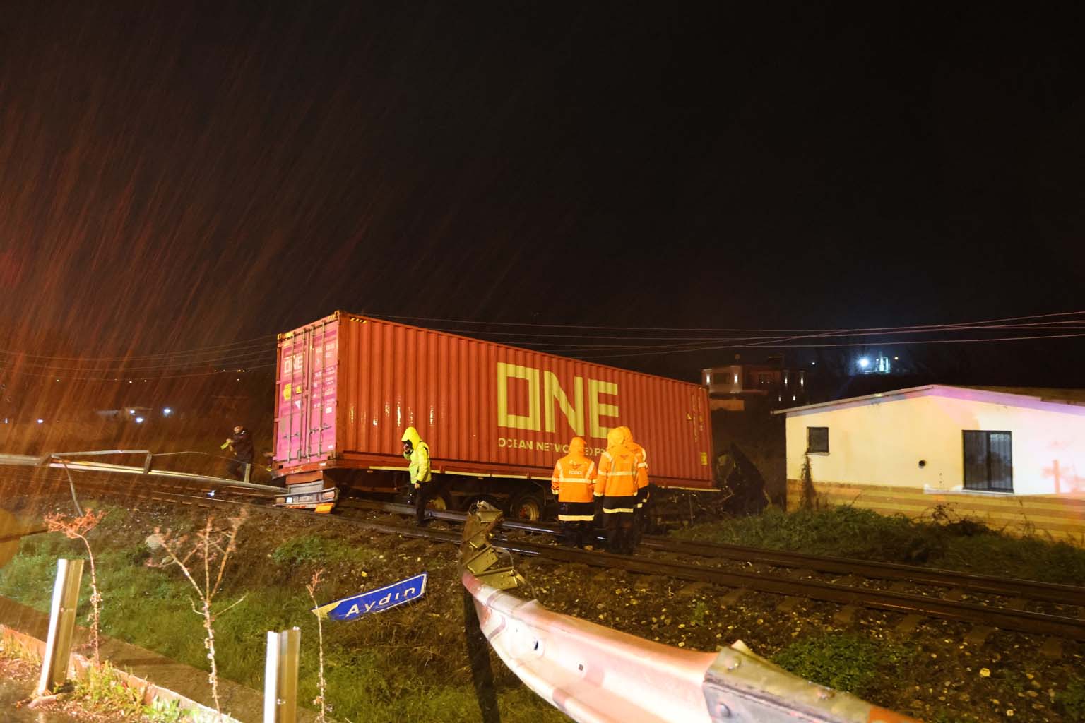 Aydın’da Feci Kaza, Tren Seferleri Durduruldu.. Bir Kişi Can Verdi (10)