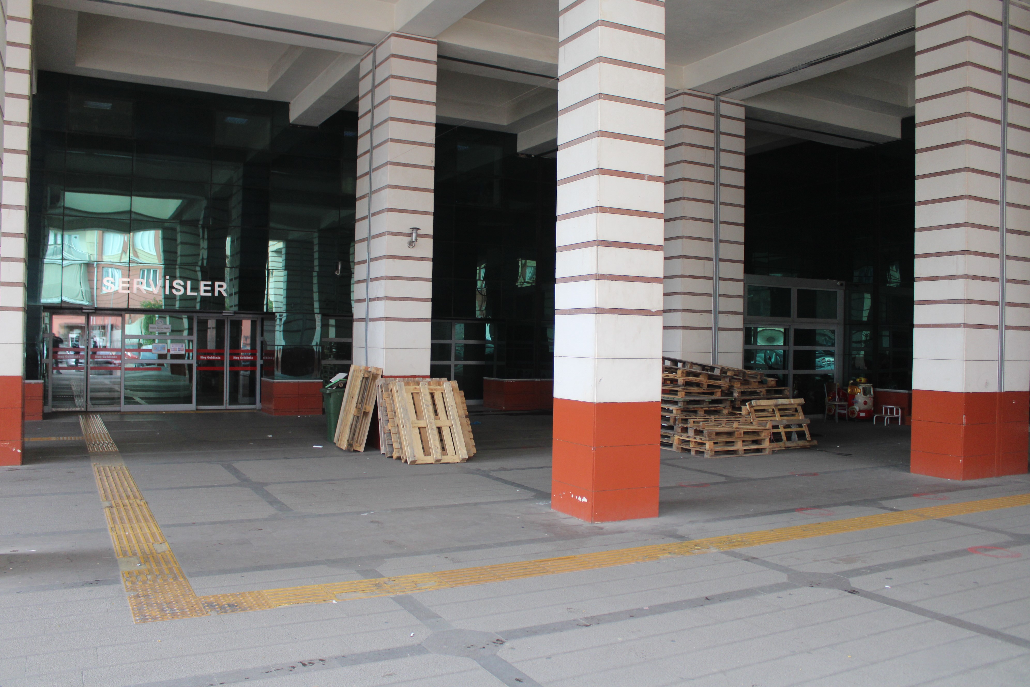 Aydın’a Yıllarca Hizmet Veren Bina Şimdi Sessizliğe Büründü (6)