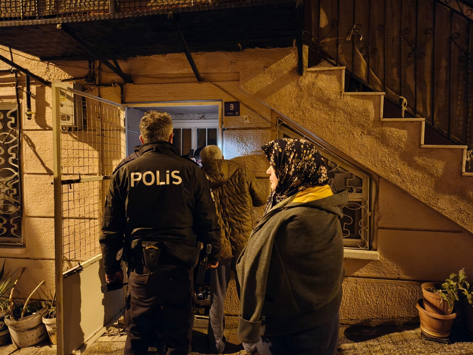 Aydın’da Ekipler Yaşlı Kadın Için Seferber Oldu (3)