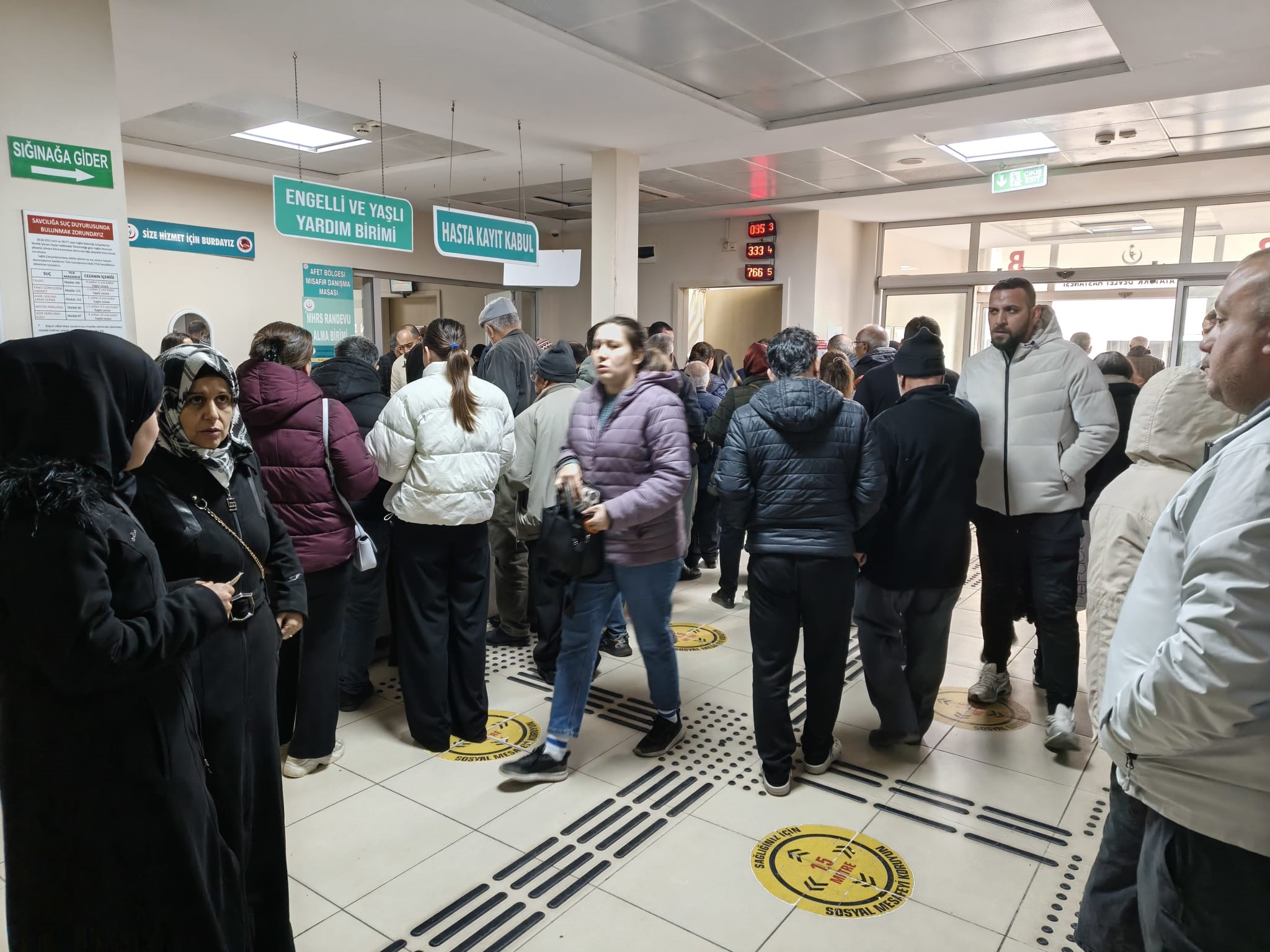 Aydın’da Hastanelerde Adım Atacak Yer Kalmadı (3)