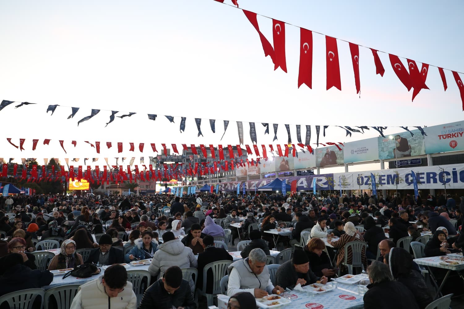 Aydın Büyükşehir Belediyesi Ramazan'ın Bereketini Kentin Dört Bir Yanına Taşıyor (3)