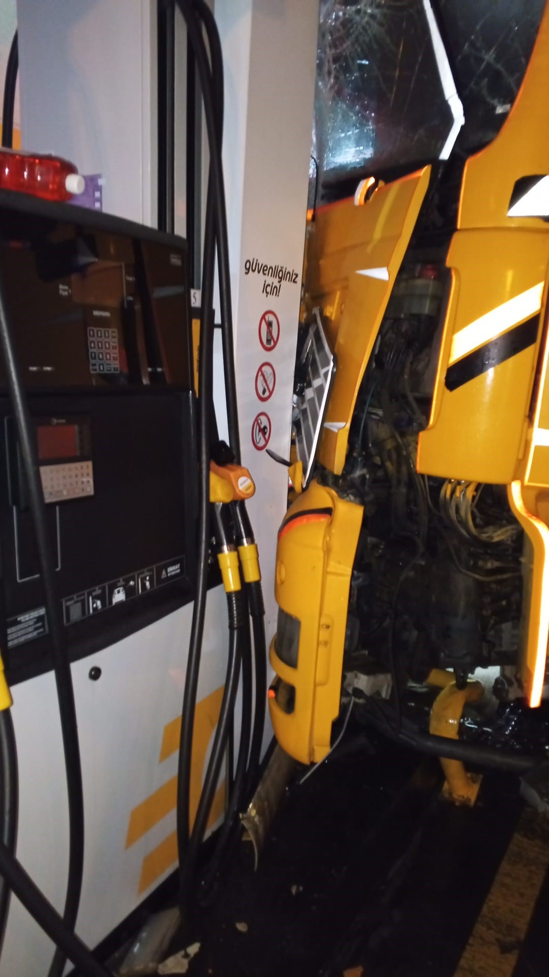 Aydın’da Vinç Akaryakıt Istasyonuna Daldı (3)