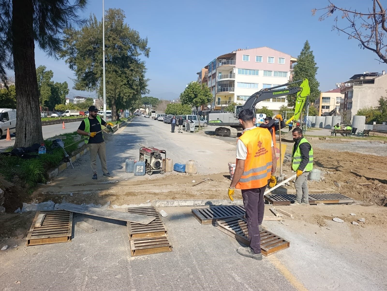 Aydın’ın Dört Bir Yanında Büyükşehir Ekipleri Çalışıyor (1)