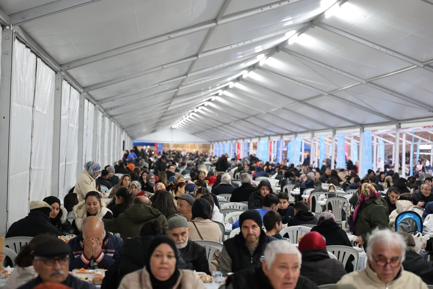 Aydınlılar Büyükşehir Belediyesi’nin Iftar Sofralarında Buluşuyor (2)