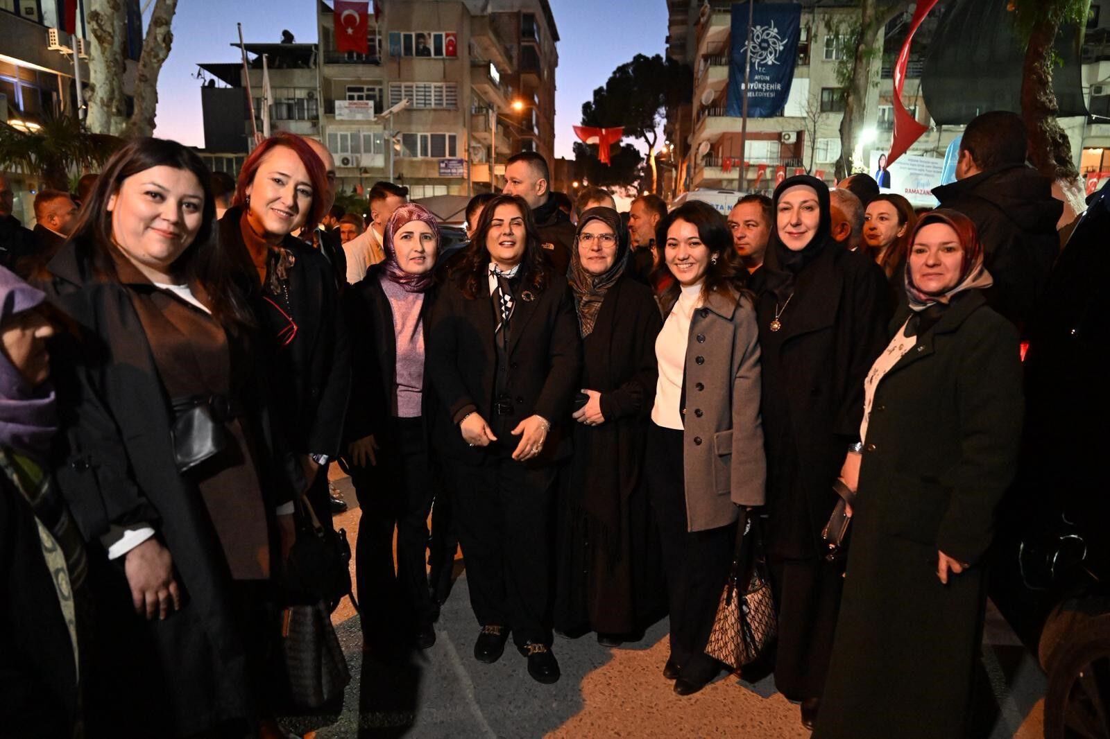 Başkan Çerçioğlu, İncirliova'da Vatandaşlarla Iftar Sofrasında Buluştu (5)