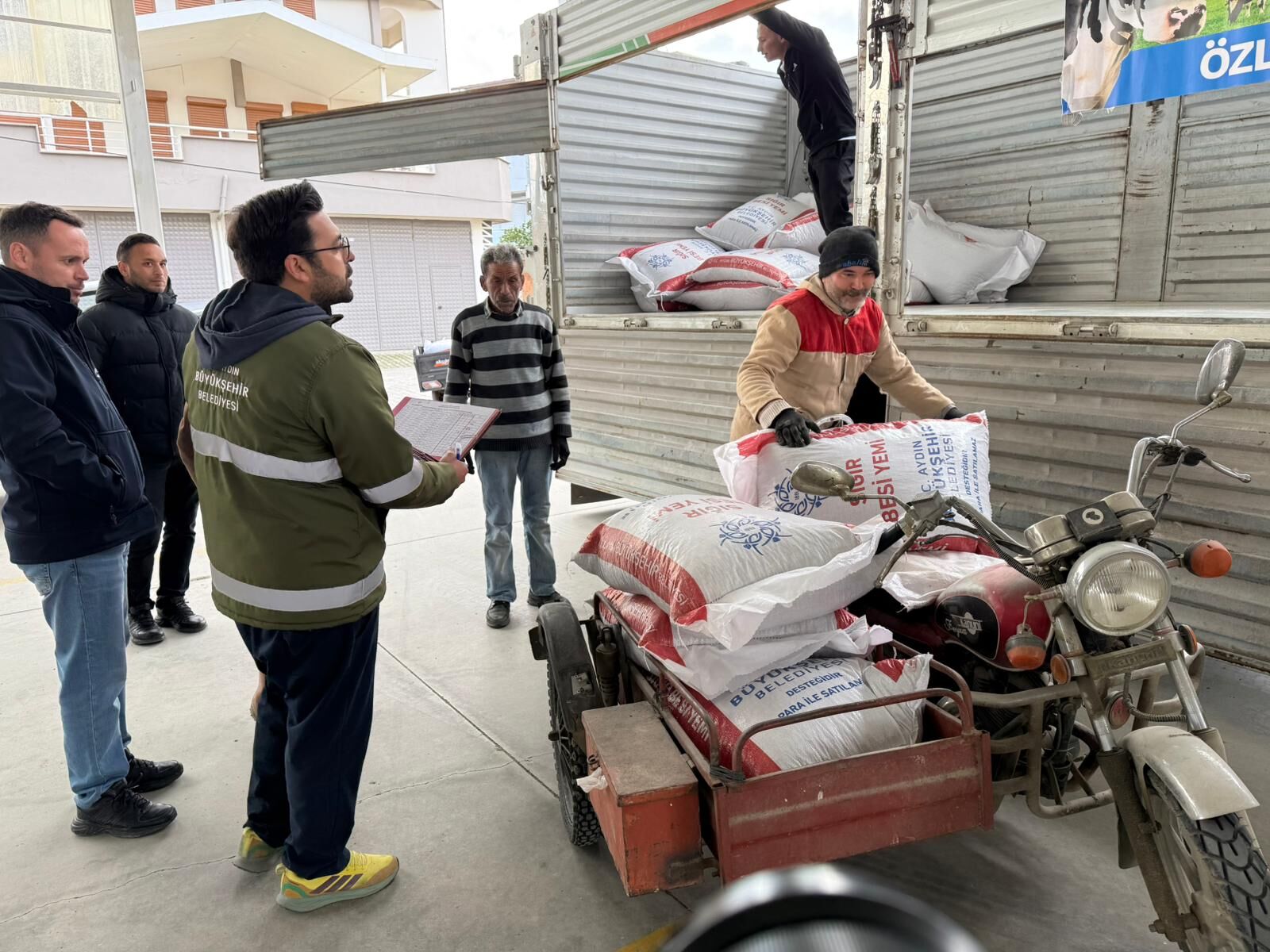 Başkan Çerçioğlu’nun Küçük Üreticilere Yem Destekleri Devam Ediyor (5)