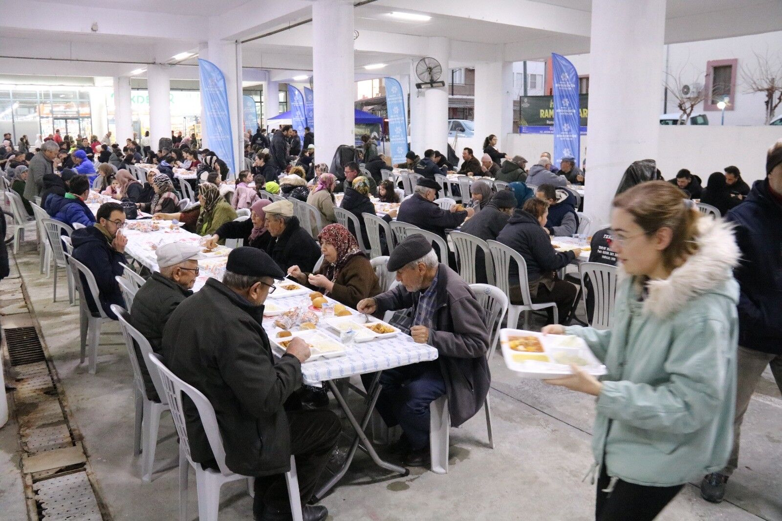 Binlerce Vatandaş Aydın Büyükşehir’in Iftar Sofralarında Buluşuyor (6)