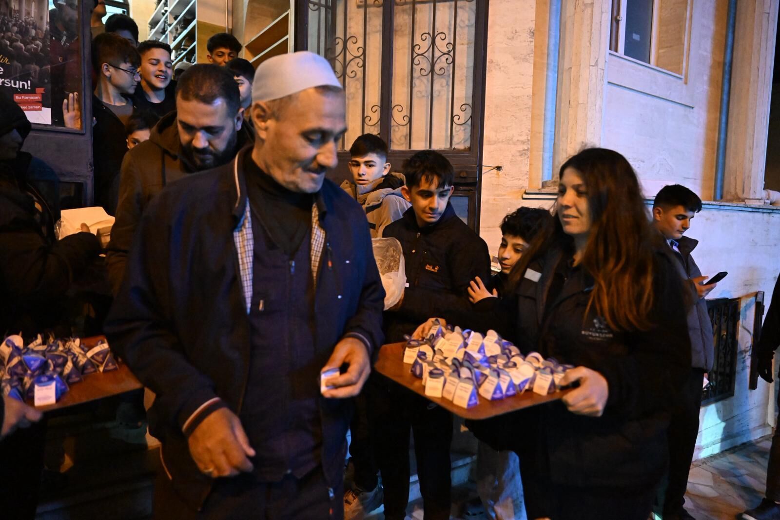 Aydın Büyükşehir Belediyesi’nden Kadir Gecesi’nde Lokum Ikramı (4)