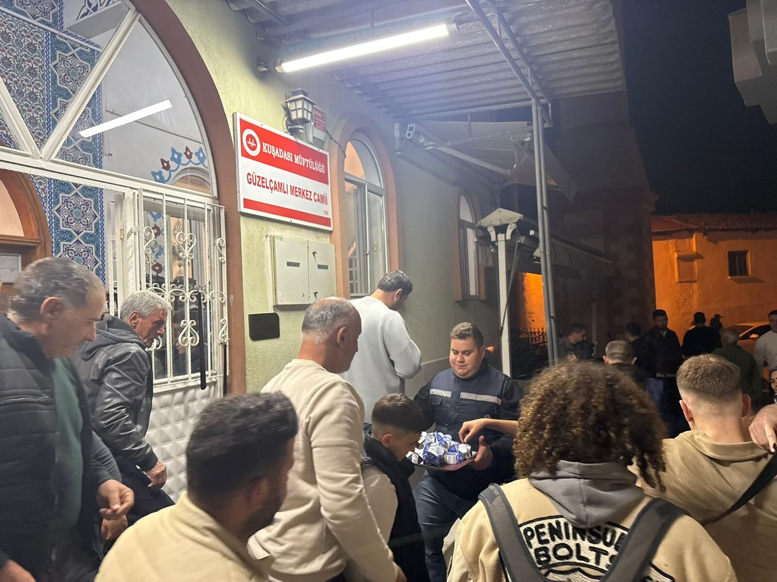 Aydın Büyükşehir Belediyesi’nden Kadir Gecesi’nde Lokum Ikramı (5)