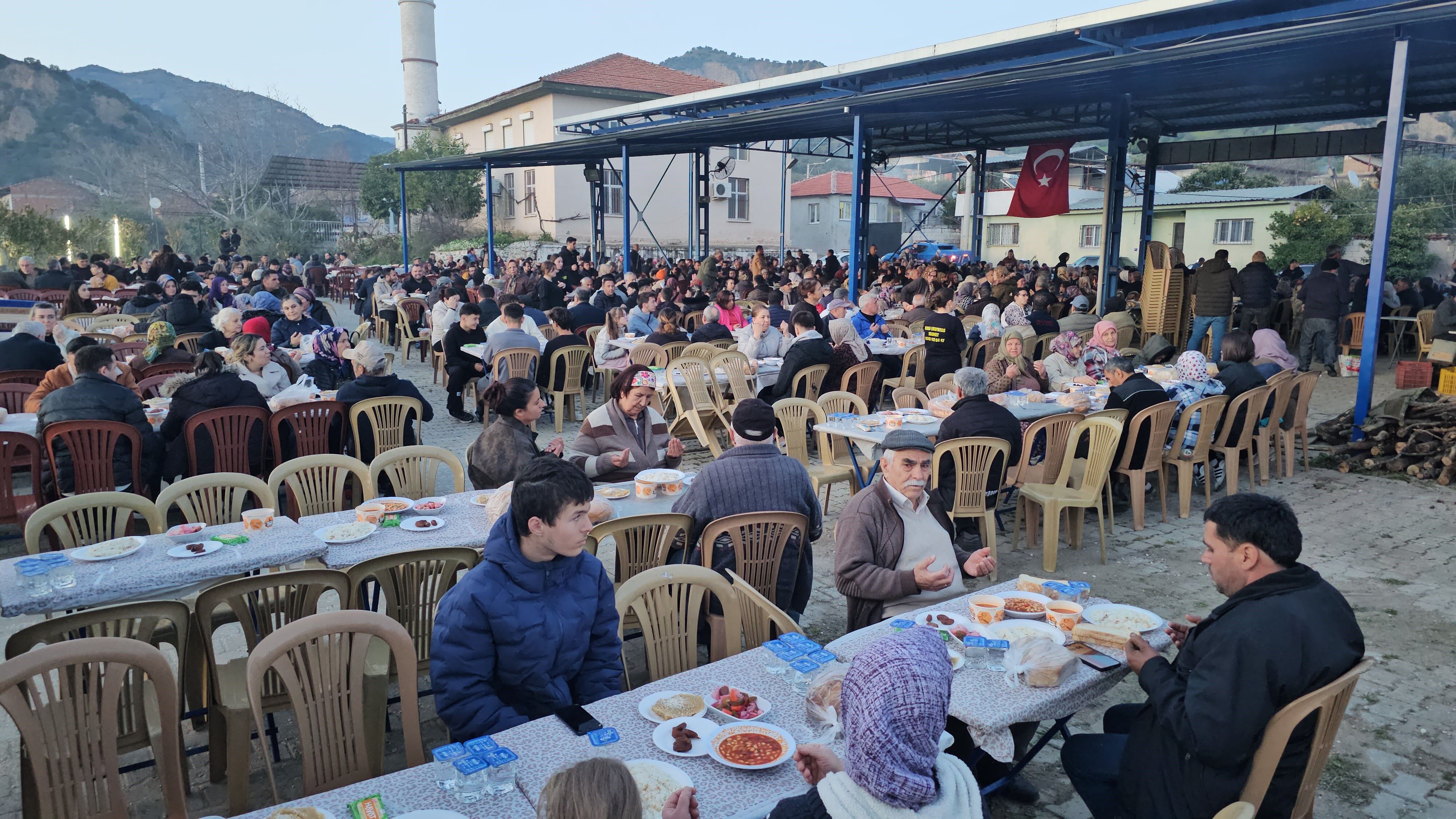 Aydın Sultanhisar’da Imece Usulü Iftarda Bir Araya Geldiler (7)
