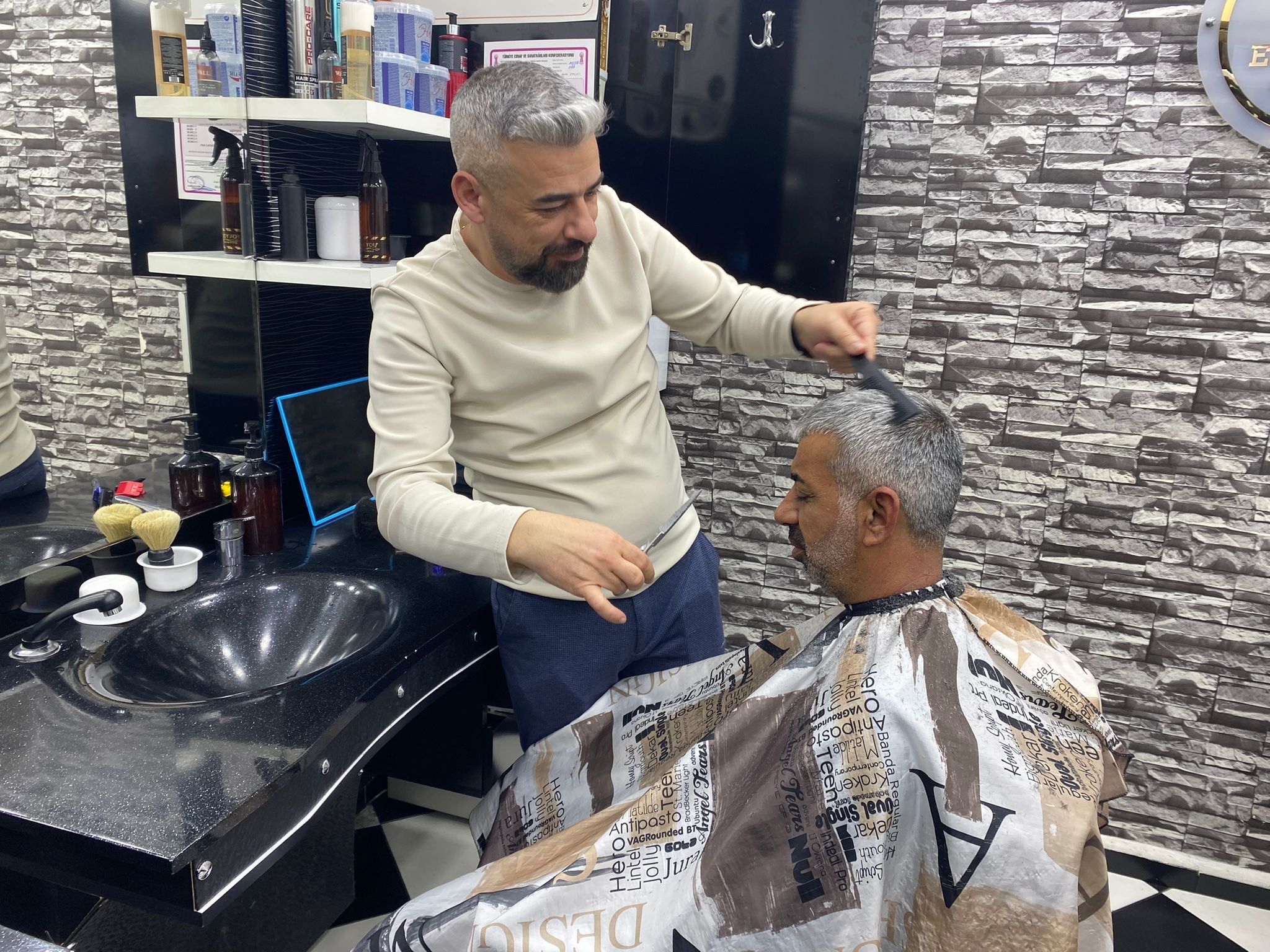 Aydın’da Berberlerde Yoğunluk (1)