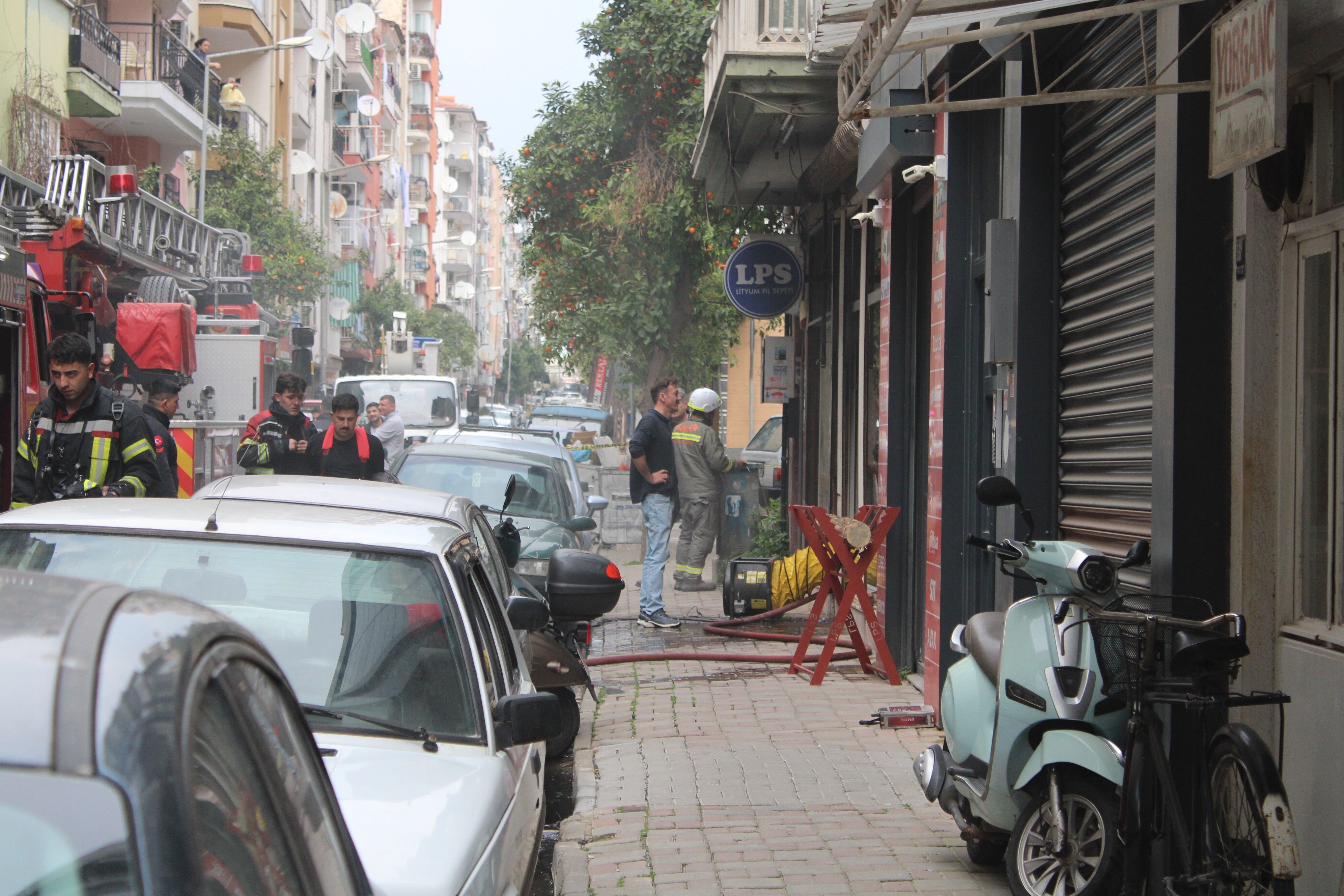 Aydın’da Büyük Panik.. Çok Sayıda Ekip Sevk Edildi, Bina Tahliye Edildi (1)