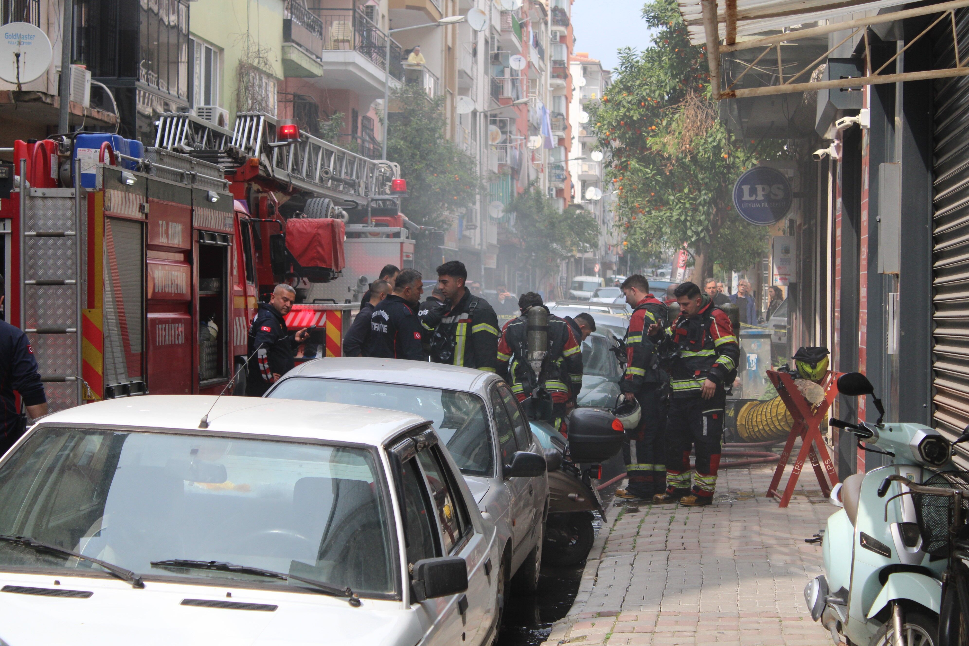 Aydın’da Büyük Panik.. Çok Sayıda Ekip Sevk Edildi, Bina Tahliye Edildi (3)