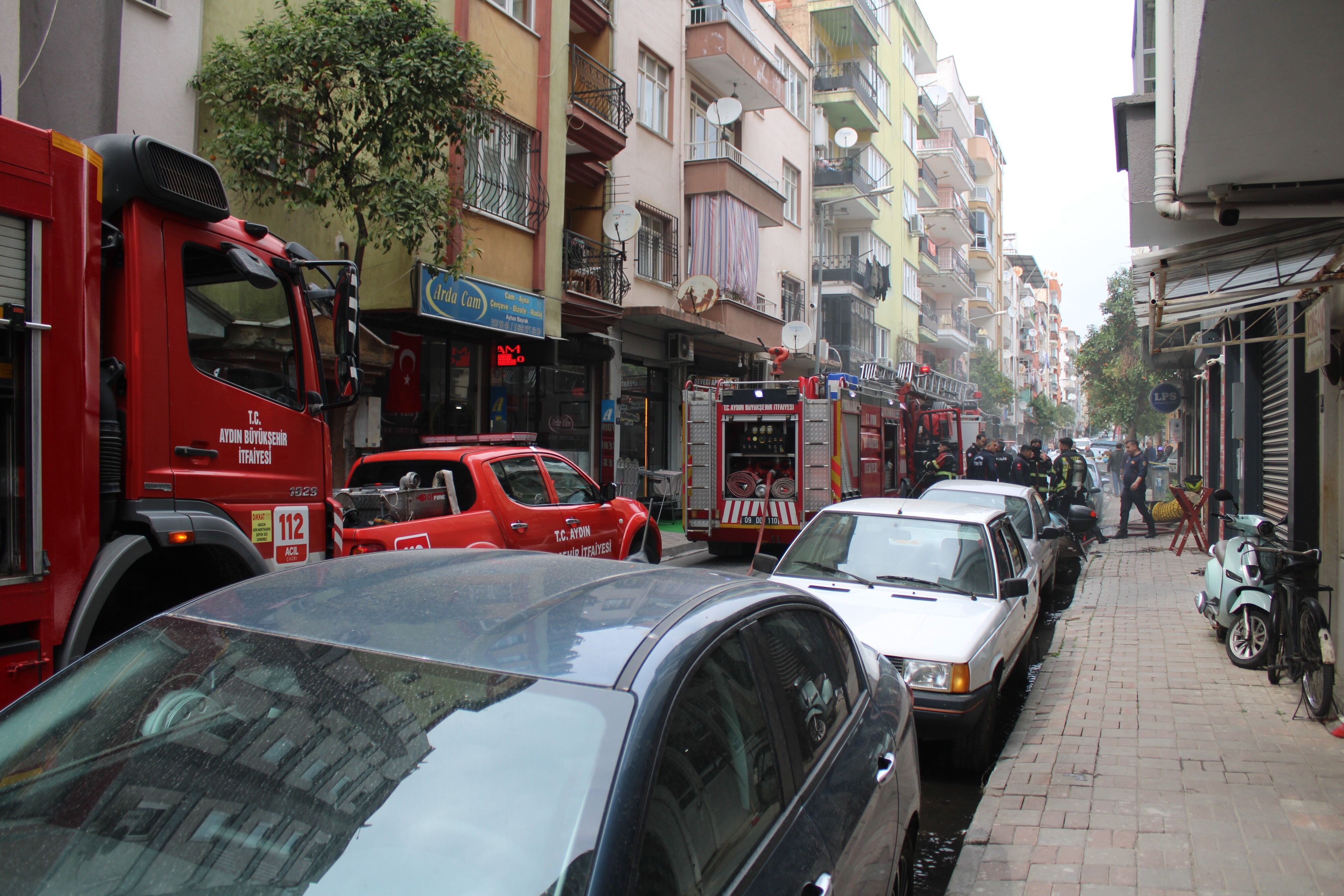 Aydın’da Büyük Panik.. Çok Sayıda Ekip Sevk Edildi, Bina Tahliye Edildi (4)