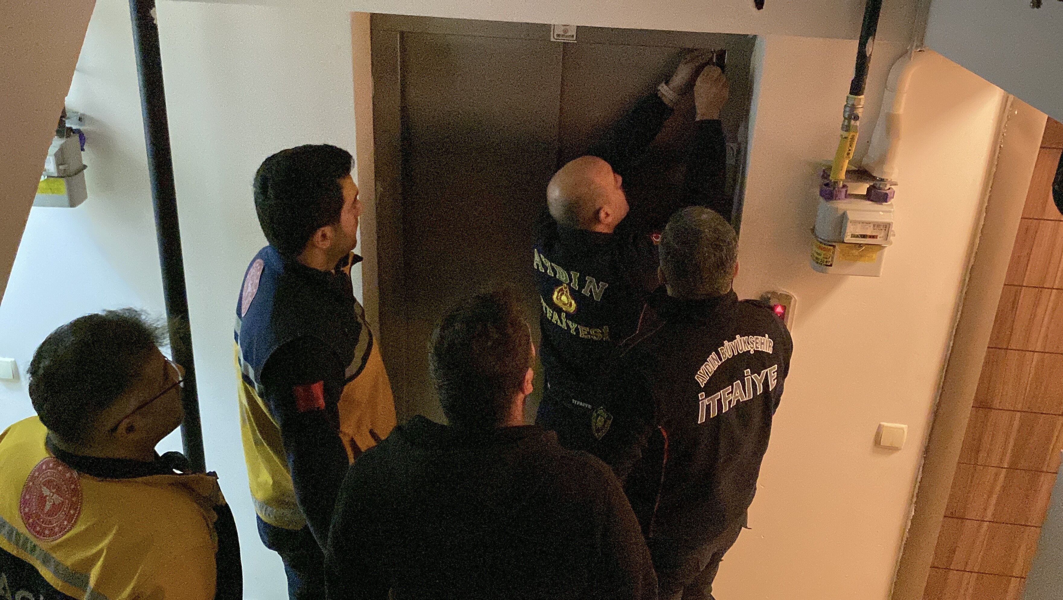 Aydın’da Ekipler Mahsur Kalanları Kurtardı (2)