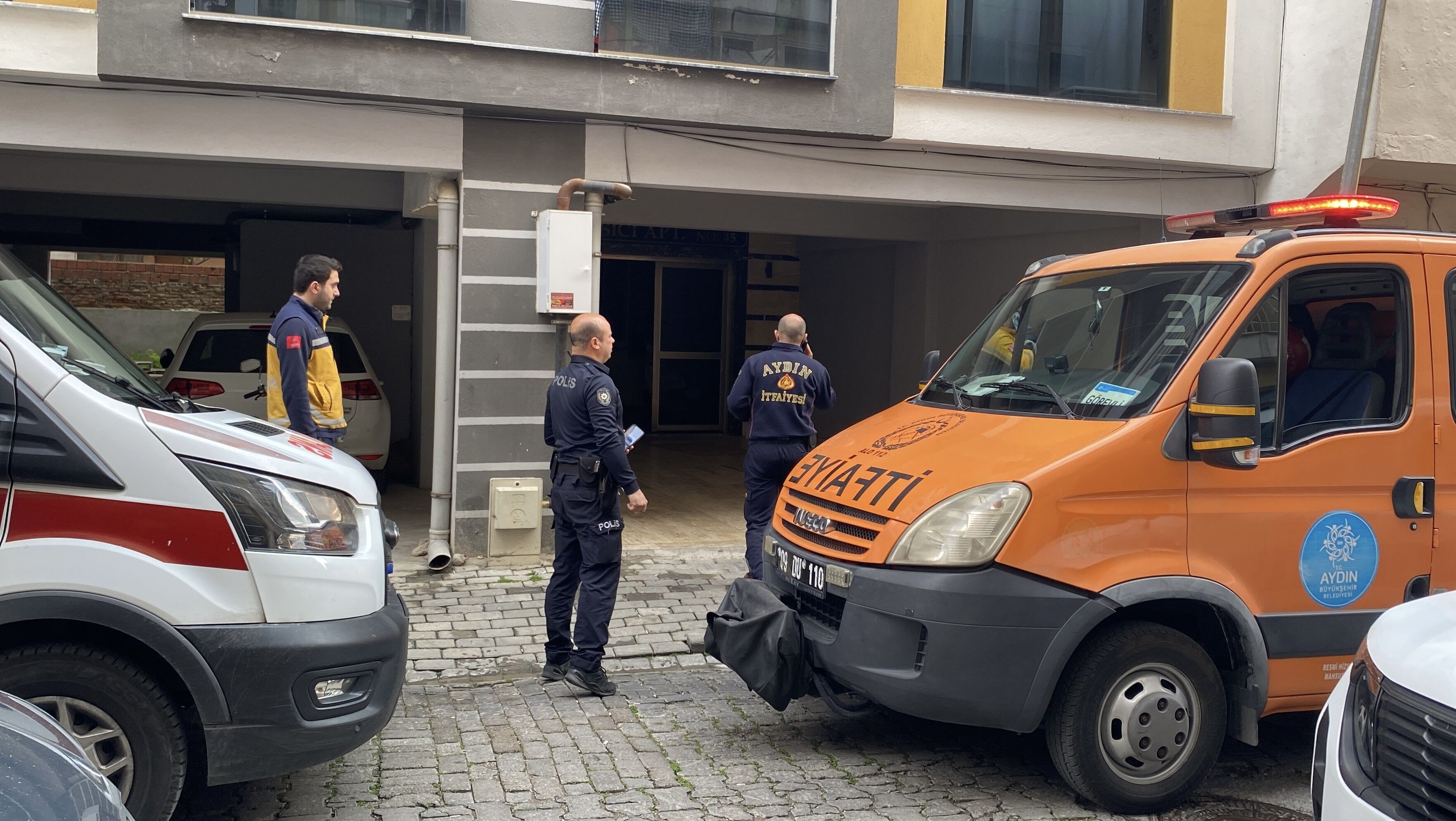 Aydın’da Ekipler Mahsur Kalanları Kurtardı (5)