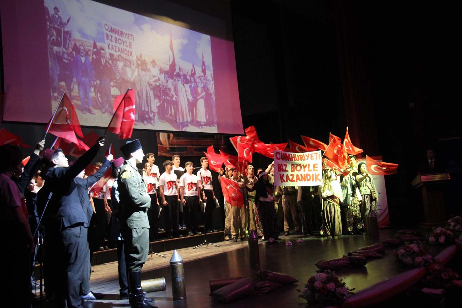 Aydın'da İstiklal Marşı'nın Kabulü Törenle Kutlandı (2)