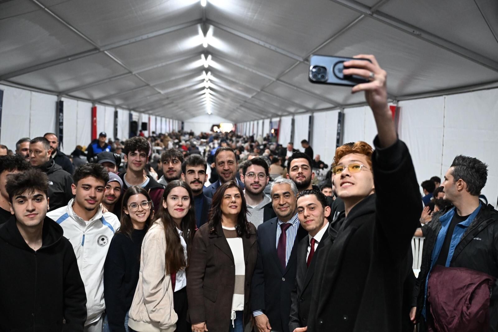 Başkan Çerçioğlu Adü Öğrencileri Ile Iftarda Bir Araya Geldi (2)