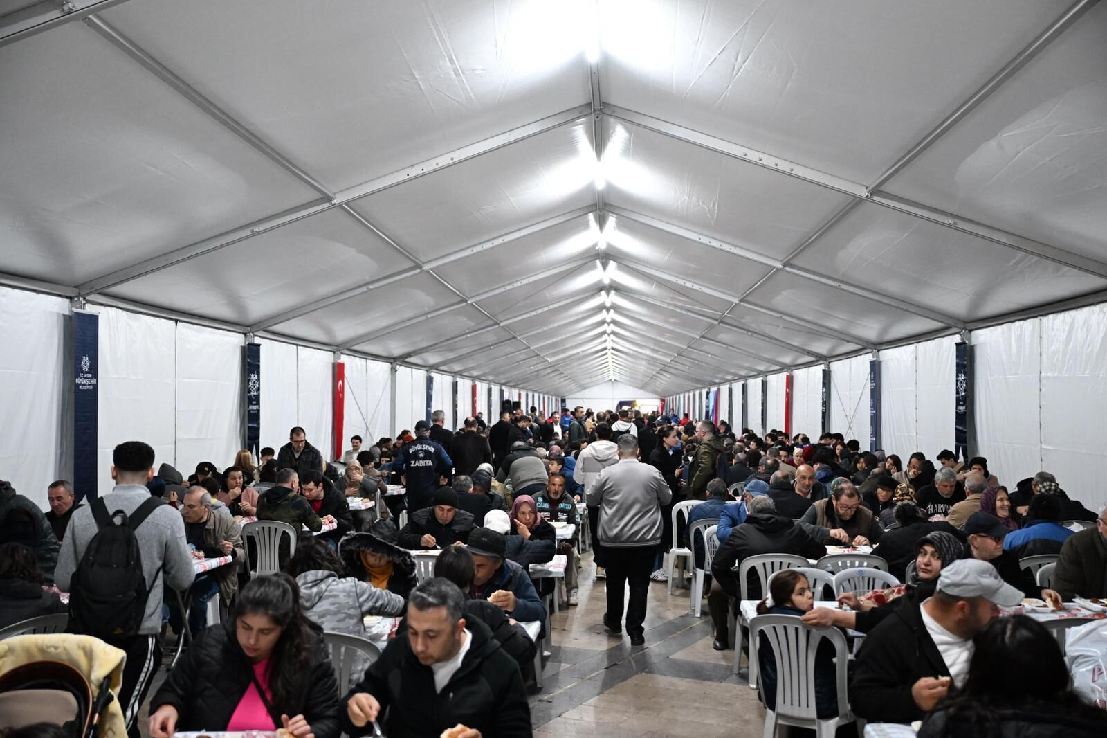 Başkan Çerçioğlu Adü Öğrencileri Ile Iftarda Bir Araya Geldi (4)