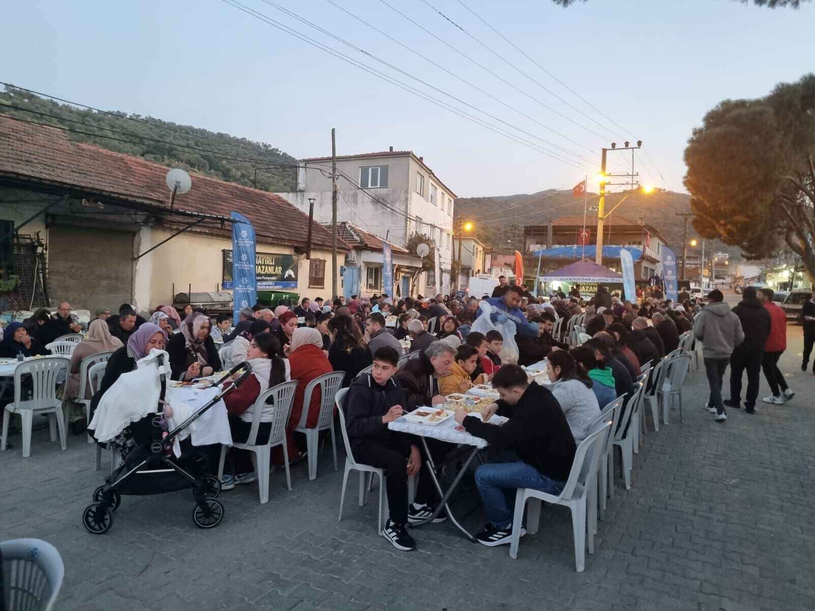 Başkan Çerçioğlu Aydın’ın Dört Bir Yanında Vatandaşları Iftar Sofraları Ile Buluşturmayı Sürdürüyor (3)