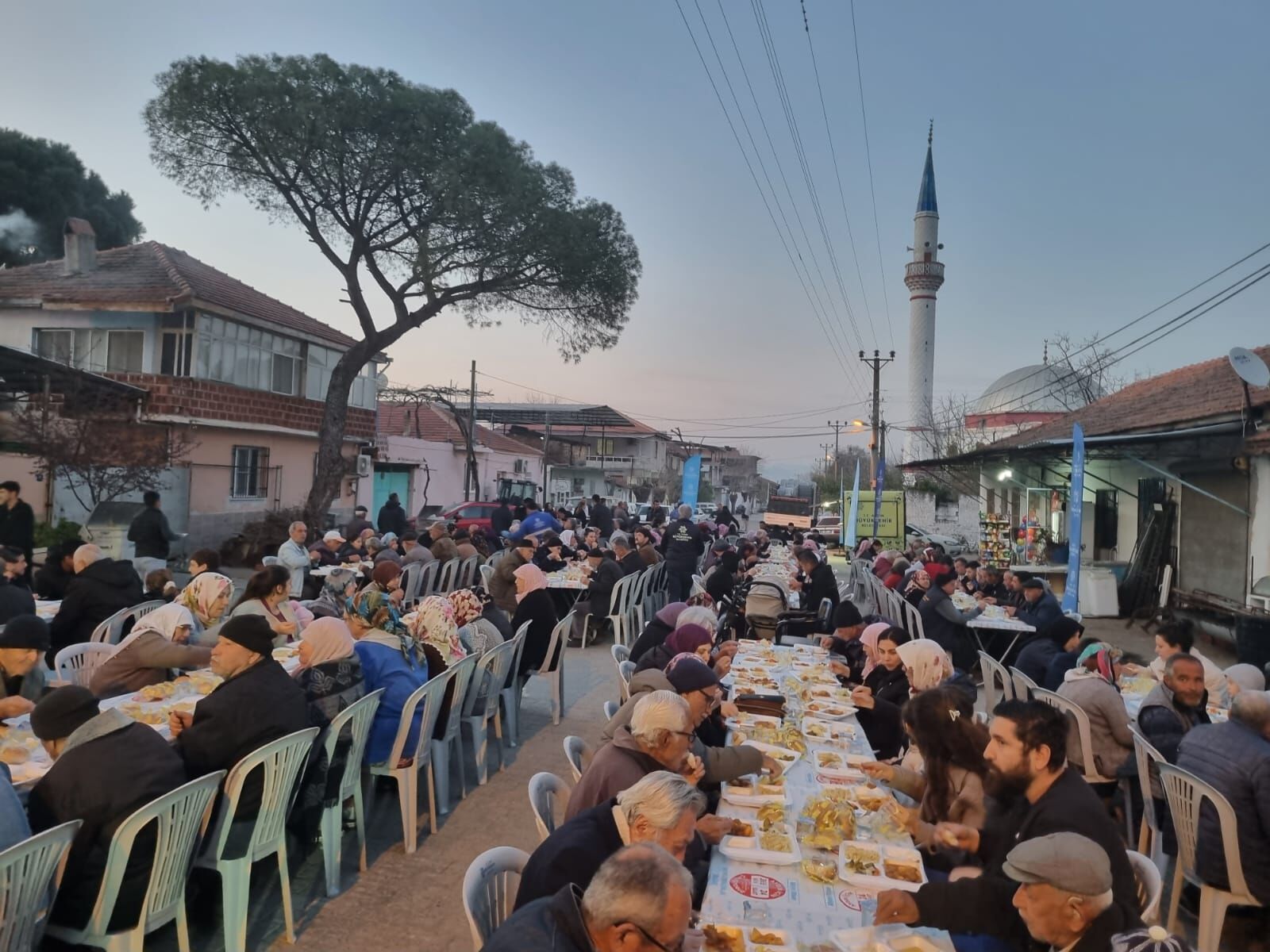 Başkan Çerçioğlu Aydın’ın Dört Bir Yanında Vatandaşları Iftar Sofraları Ile Buluşturmayı Sürdürüyor (4)