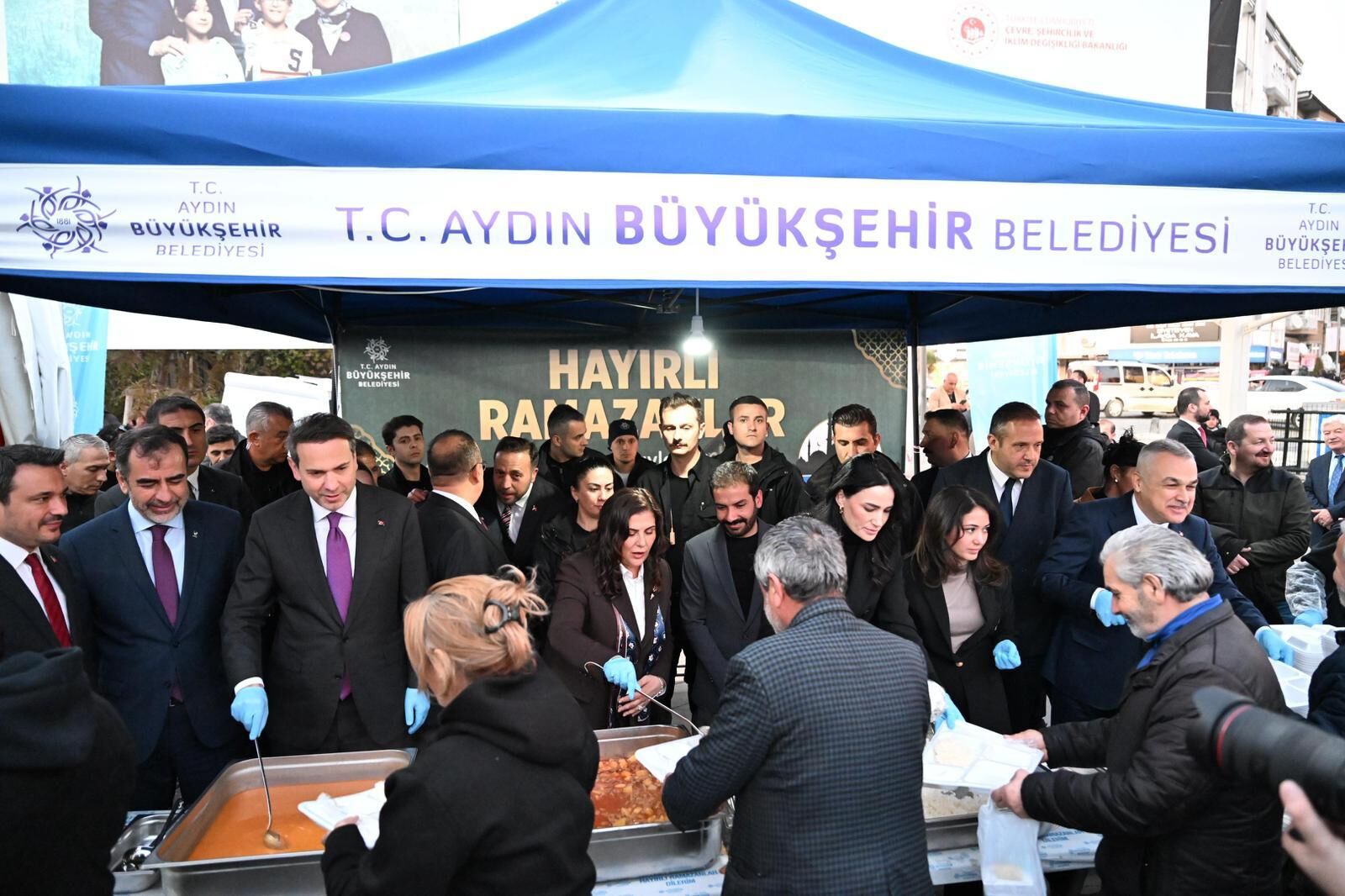 Başkan Çerçioğlu, Bakan Bayraktar Ile Birlikte Atatürk Kent Meydanı’nda Düzenlenen Iftarda Vat (4)