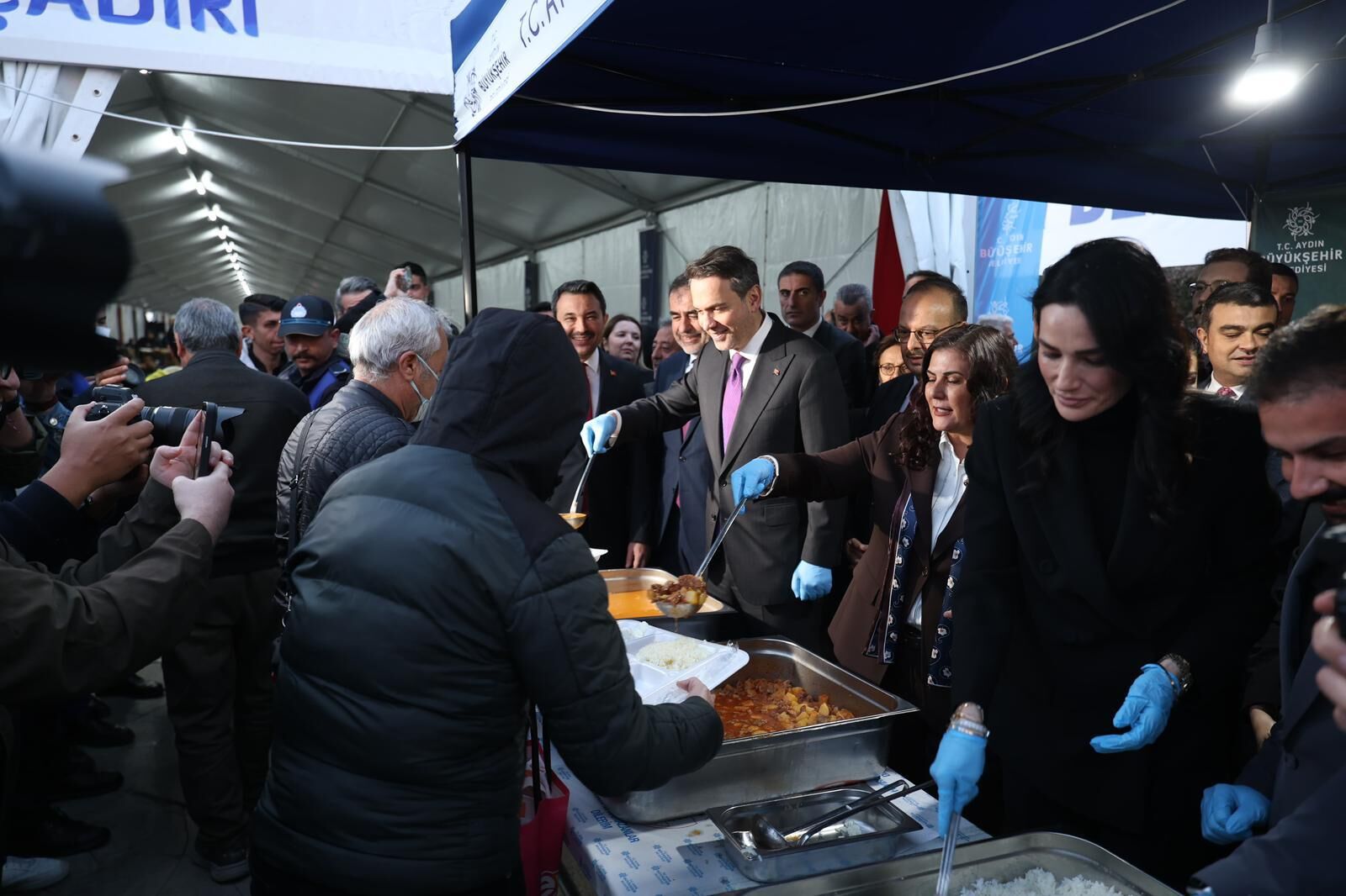 Başkan Çerçioğlu, Bakan Bayraktar Ile Birlikte Atatürk Kent Meydanı’nda Düzenlenen Iftarda Vat (5)