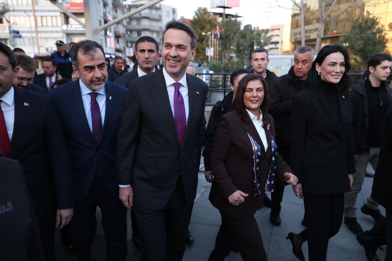 Başkan Çerçioğlu, Bakan Bayraktar Ile Birlikte Atatürk Kent Meydanı’nda Düzenlenen Iftarda Vat